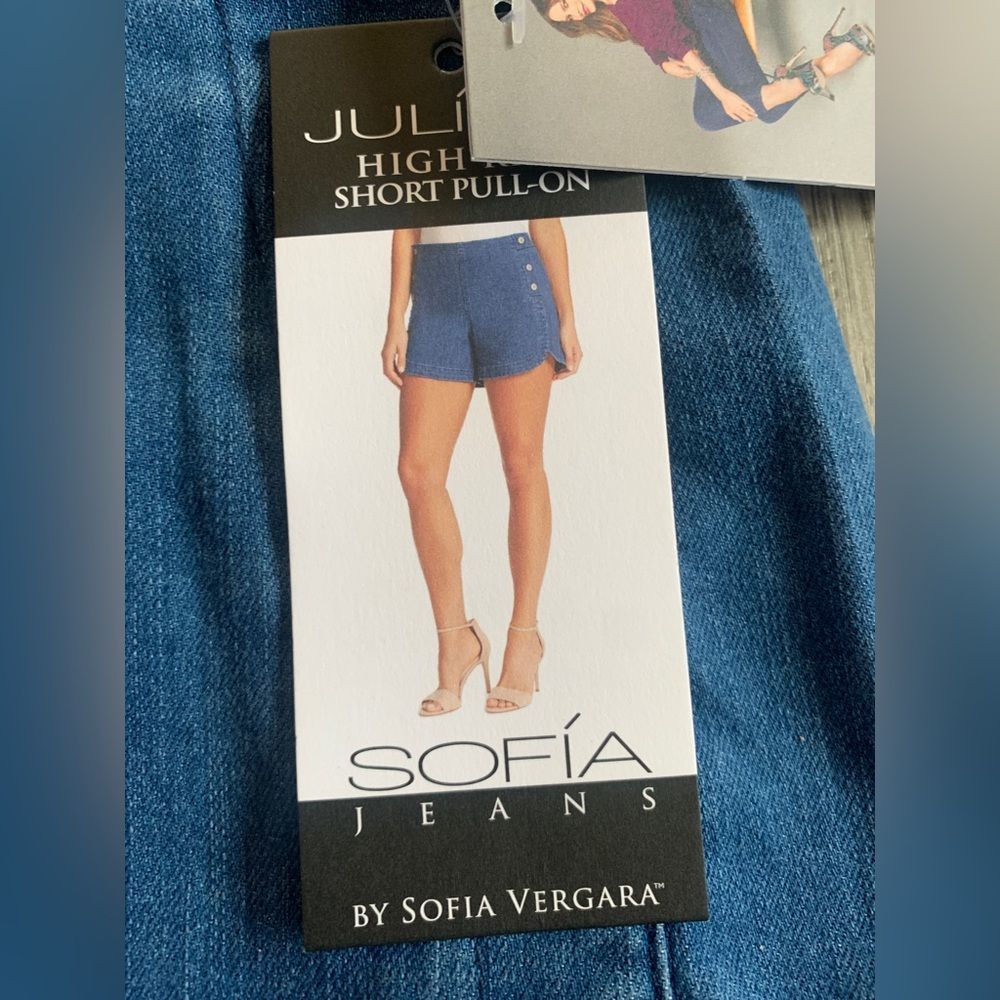 Sofia Vergara Julieta high rise shorts pull on - Picture 4 of 4
